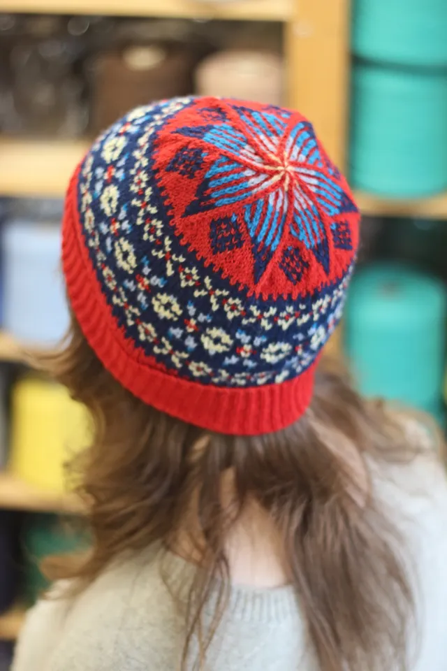 jamieson-smith-kits-wista-beanie-kit-tricot-bonnet-fair-isle image 1