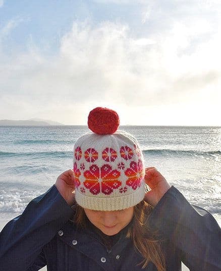 nicole-estelle-fiesta-flooers-hat-patron-tricot-bonnet-pdf image 2