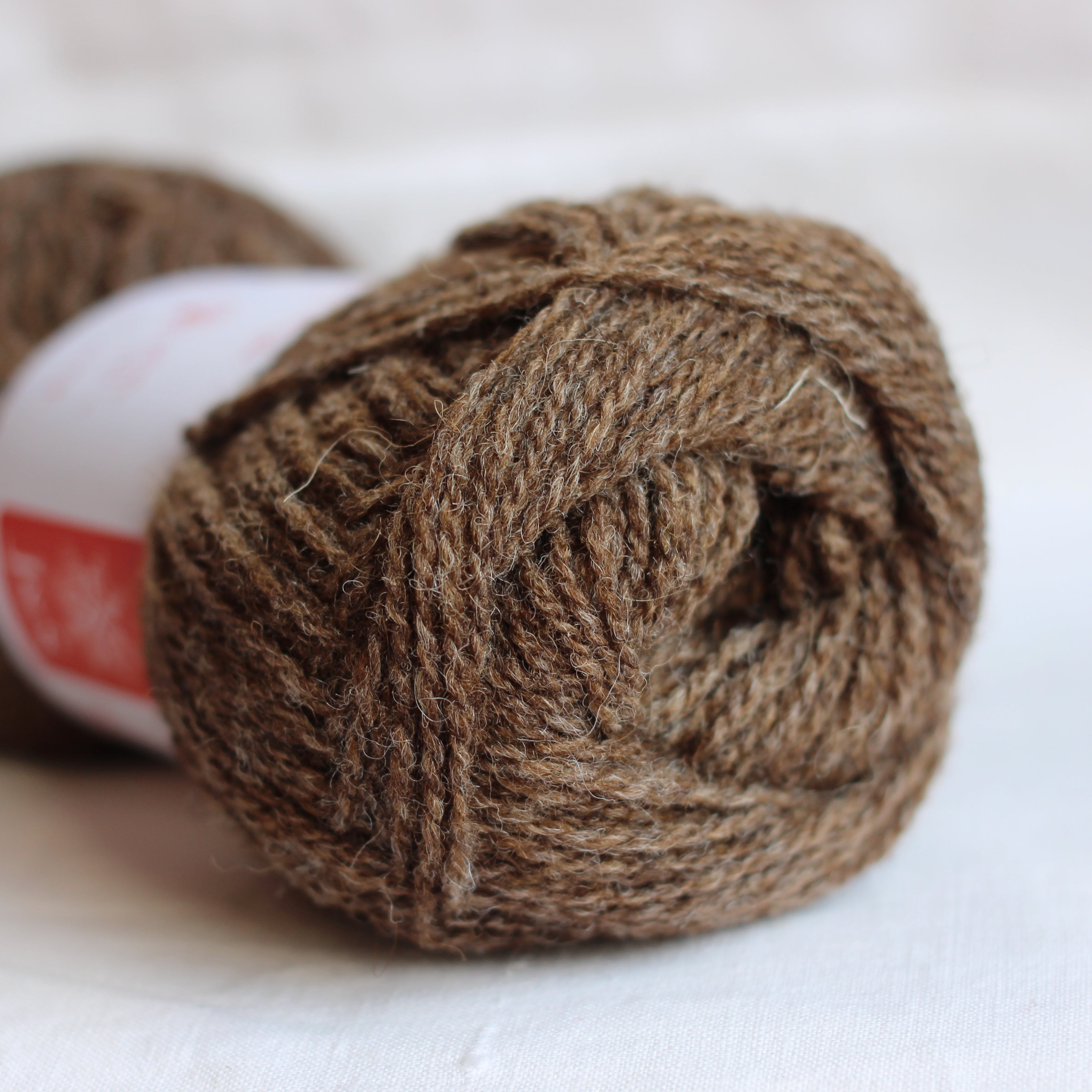 jamieson-smith-supreme-jumper-fil-fingering-moorit-2004-50g image 1