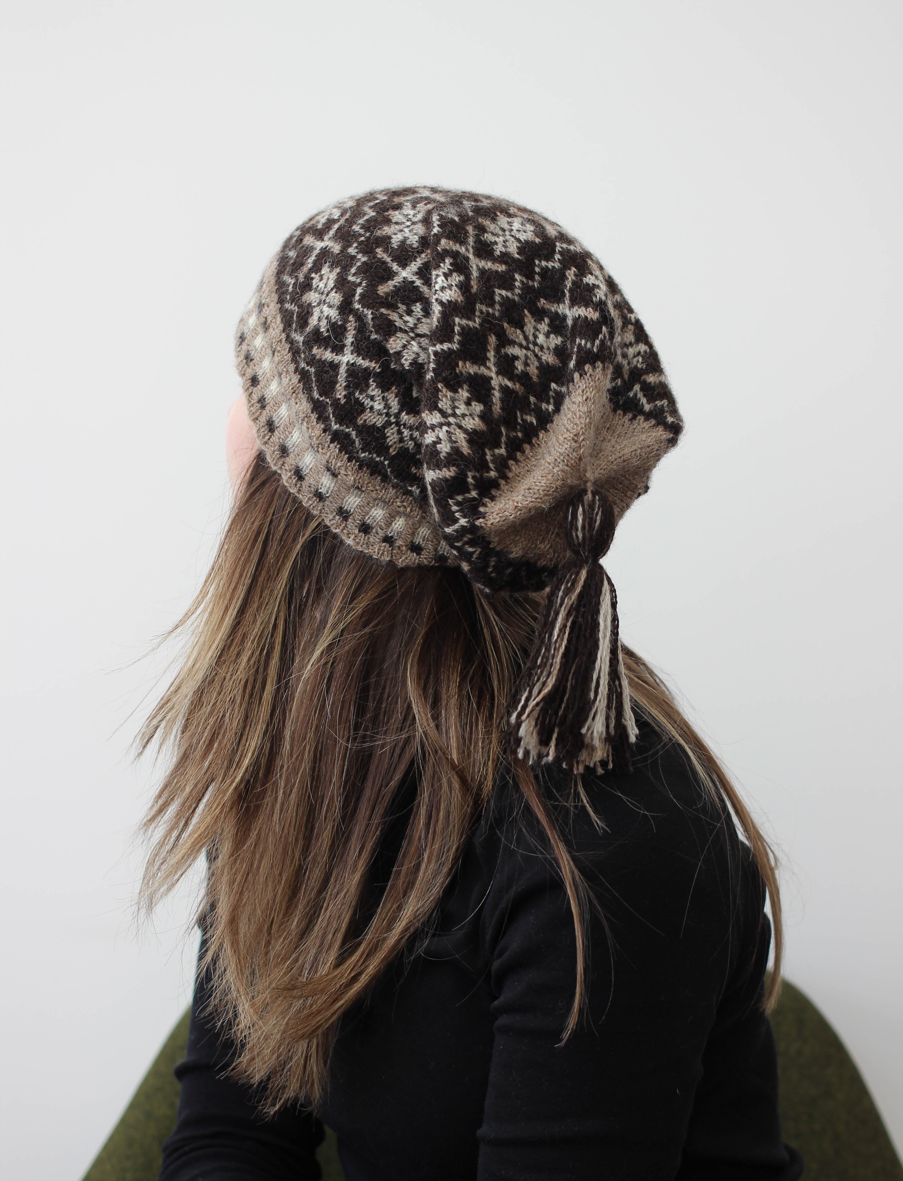 jamieson-smith-tirvals-toorie-kit-bonnet-long-naturel-heritage image 2