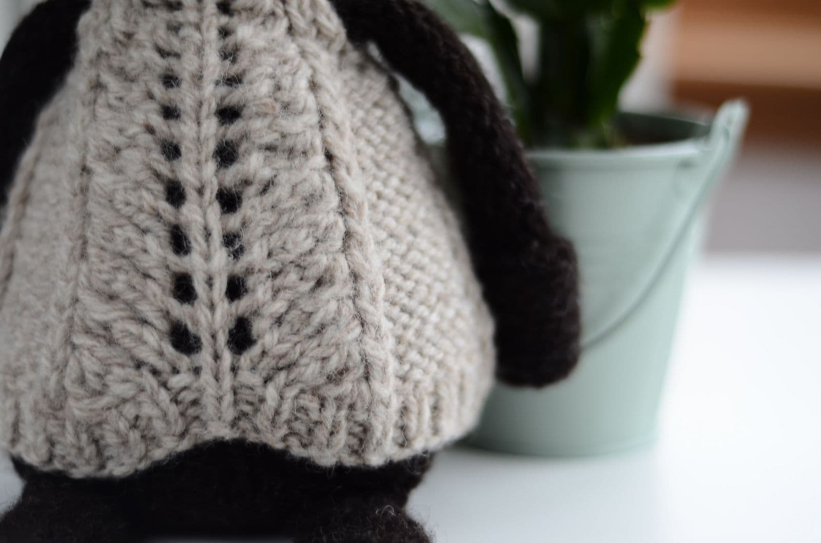 jamieson-s-wee-blackface-sheep-patron-tricot-mouton-janice-anderson image 3
