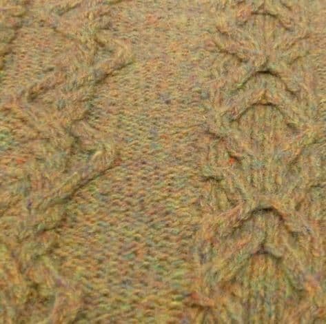 jamieson-s-heather-poncho-deborah-cowell-patron-tricot-chunky image 2