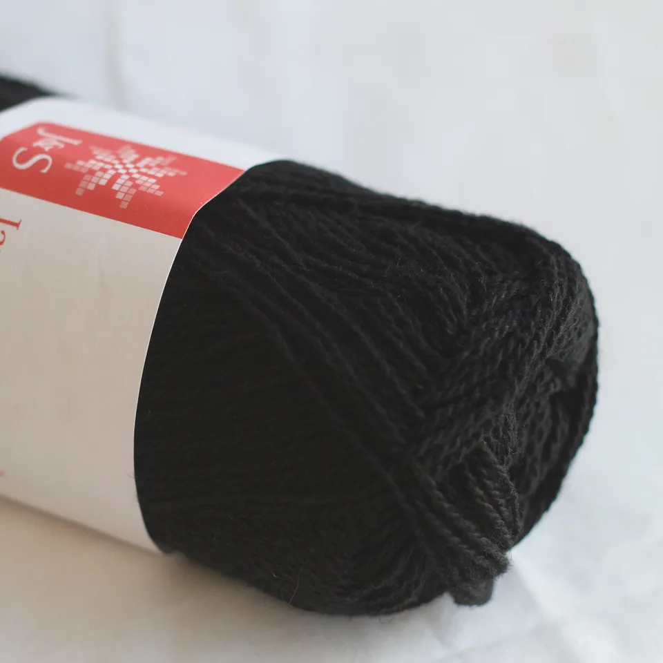 jamieson-smith-2ply-lace-weight-l77-fil-dentelle-pelote-25g image 1