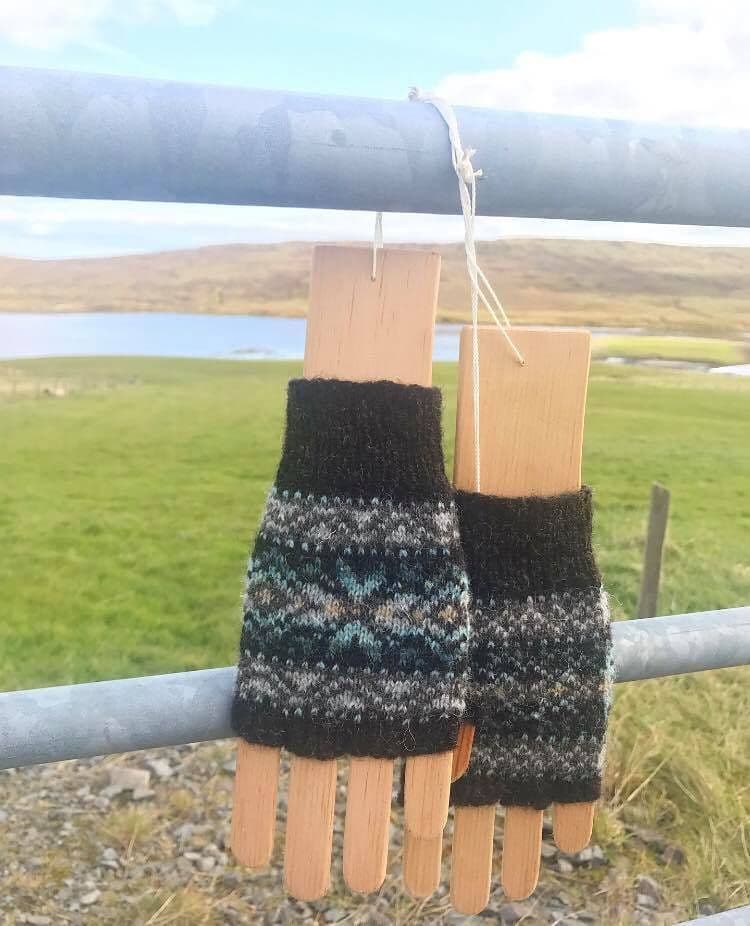 terri-malcolmson-beach-mitts-patron-mitaines-tricot image 1