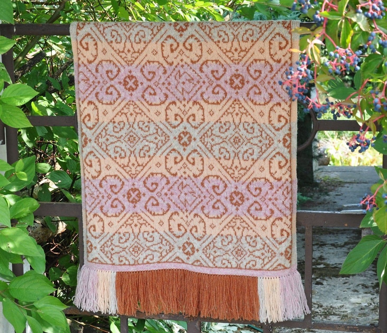 marion-schlenzka-indian-summer-shawl-patron-ch-le image 2