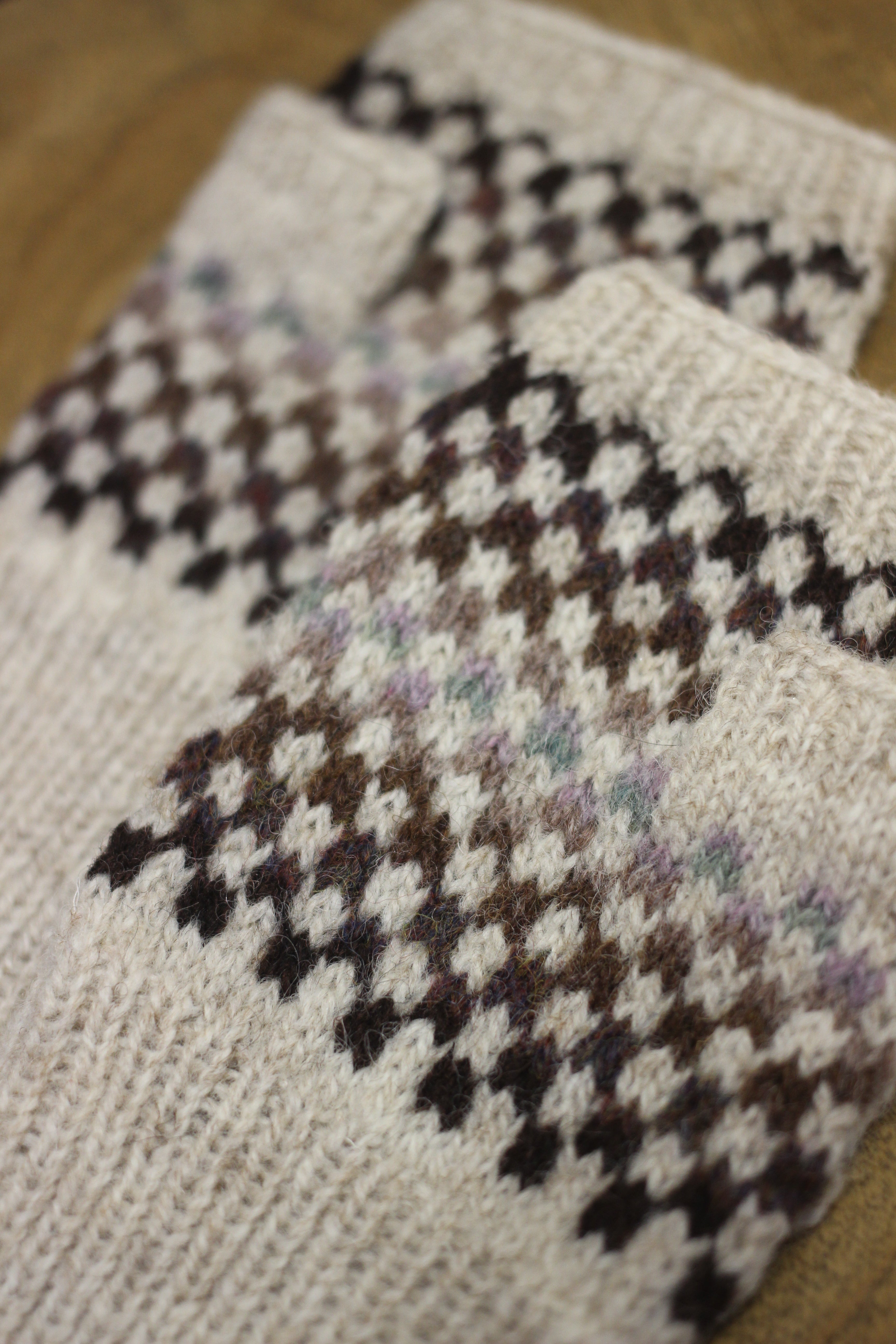 jamieson-smith-oxna-mitts-patron-papier-mitaines-fair-isle image 2