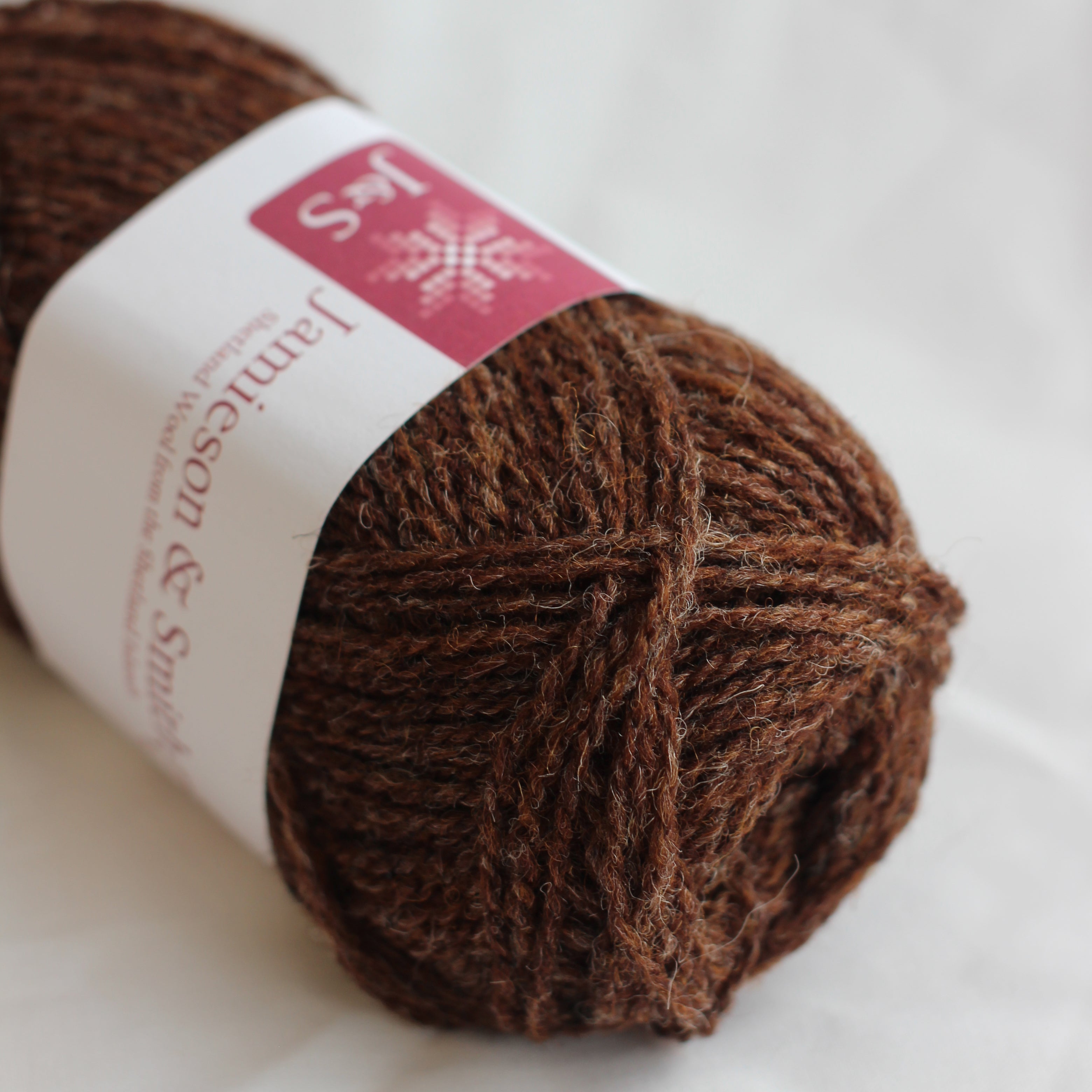 jamieson-smith-2ply-jumper-weight-fil-teinte-4-moorit-25g image 1