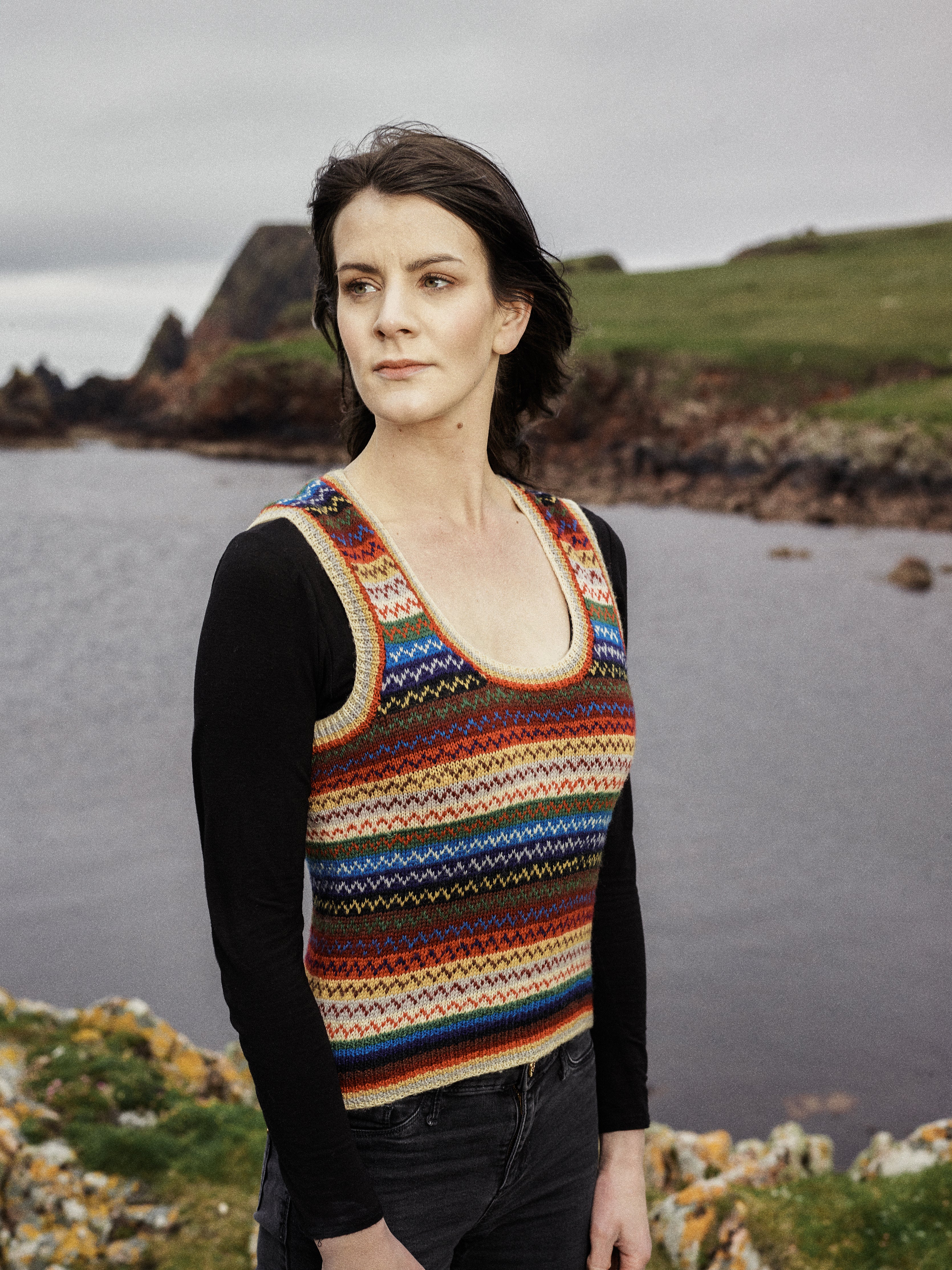 jamieson-smith-paper-patterns-patron-vaara-vest-gilet-jacquard image 3