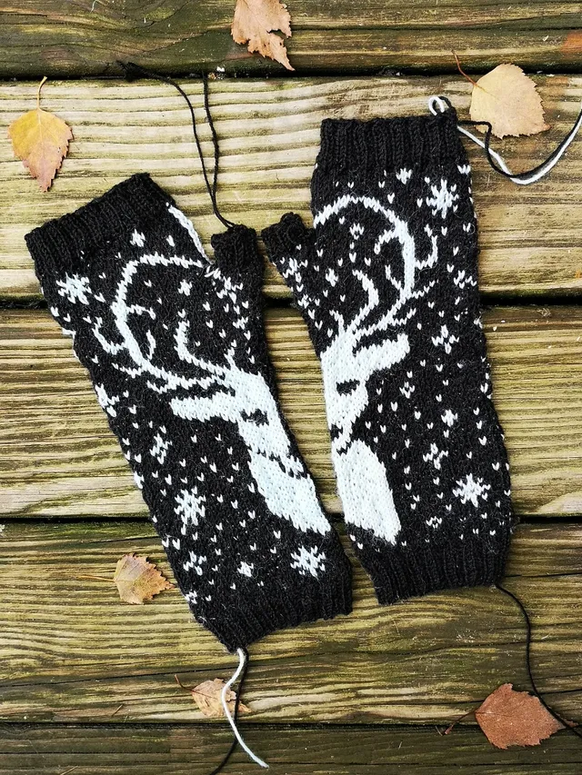 christallk-magical-creatures-patron-mitaines-jacquard image 1