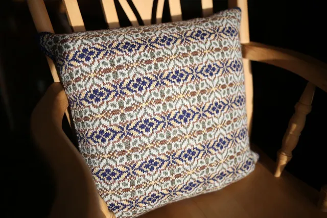 jamieson-s-vermeer-cushion-wilma-malcolmson-patron-coussin image 1