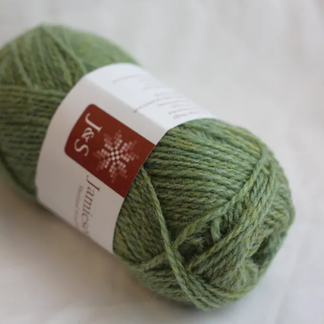 jamieson-smith-2ply-jumper-weight-pelote-laine-fc24-vert-clair image 1
