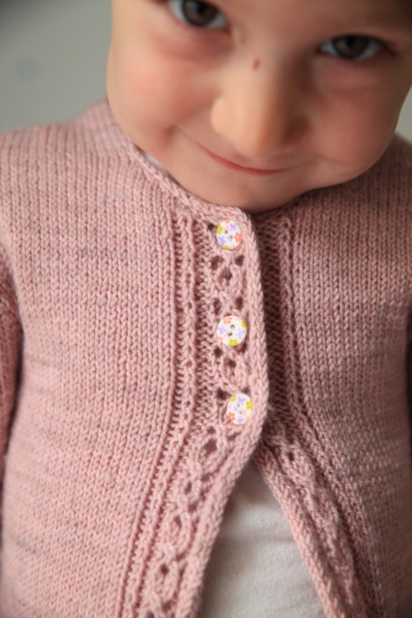 christallk-fleur-bleue-patron-tricot-cardigan-fille-printemps image 4