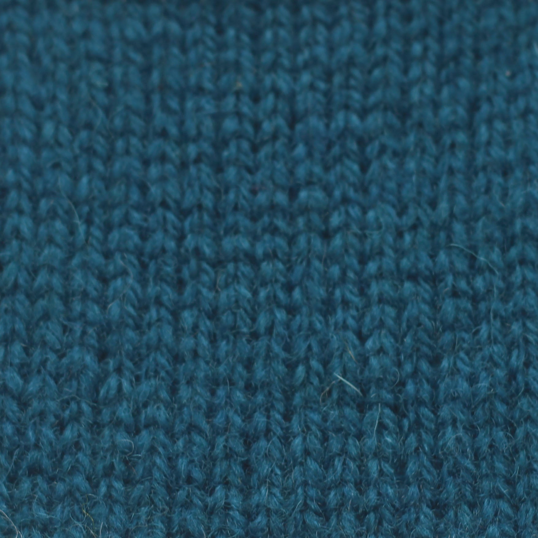 jamieson-smith-2ply-jumper-weight-fil-fc41-bleu-25g image 2