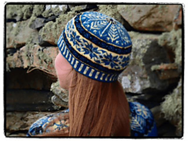 jamieson-s-vagaland-beret-alison-rendall-patron-b-ret-jacquard image 1