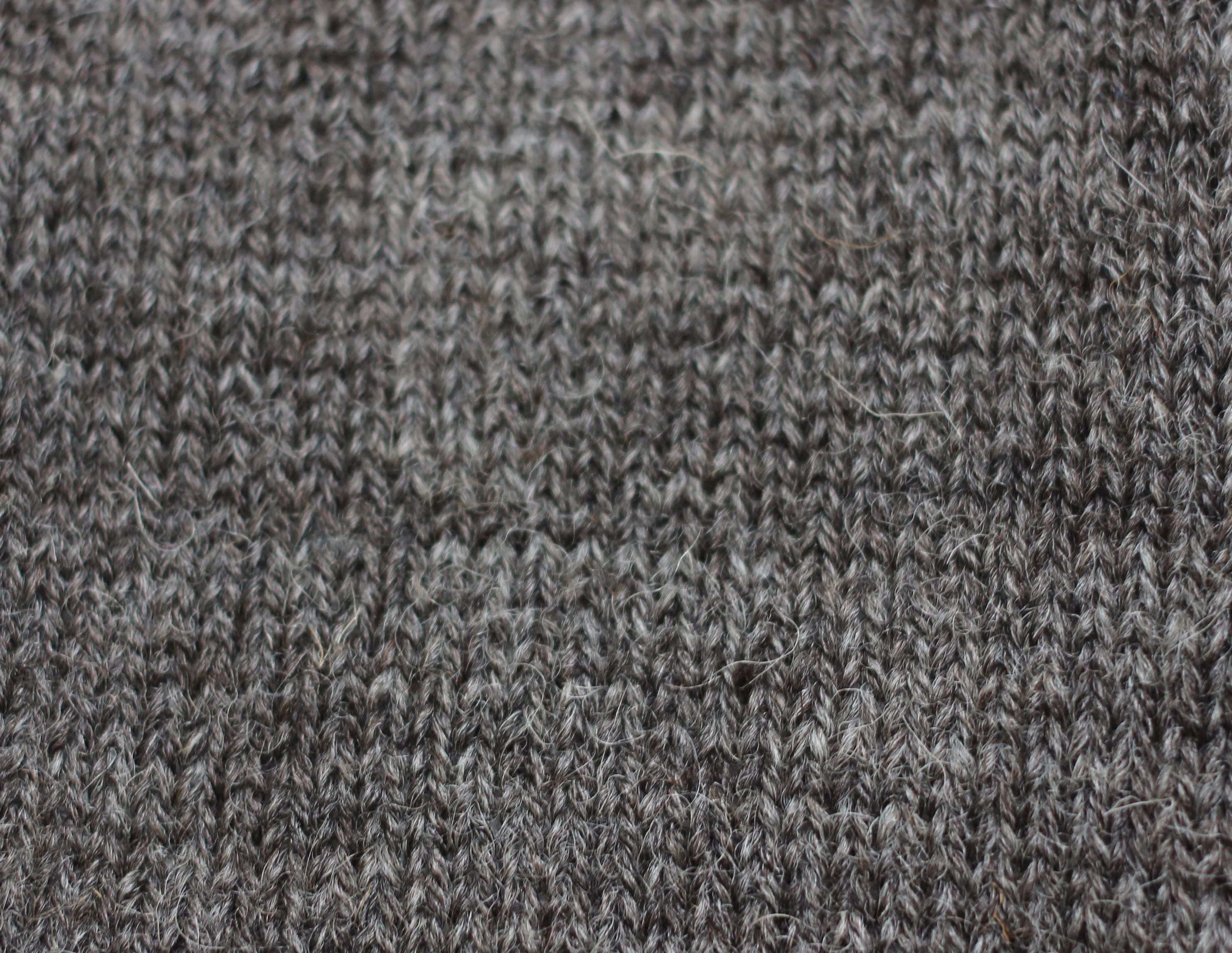 jamieson-smith-shetland-heritage-laine-4ply-gris-fonc-500g image 3