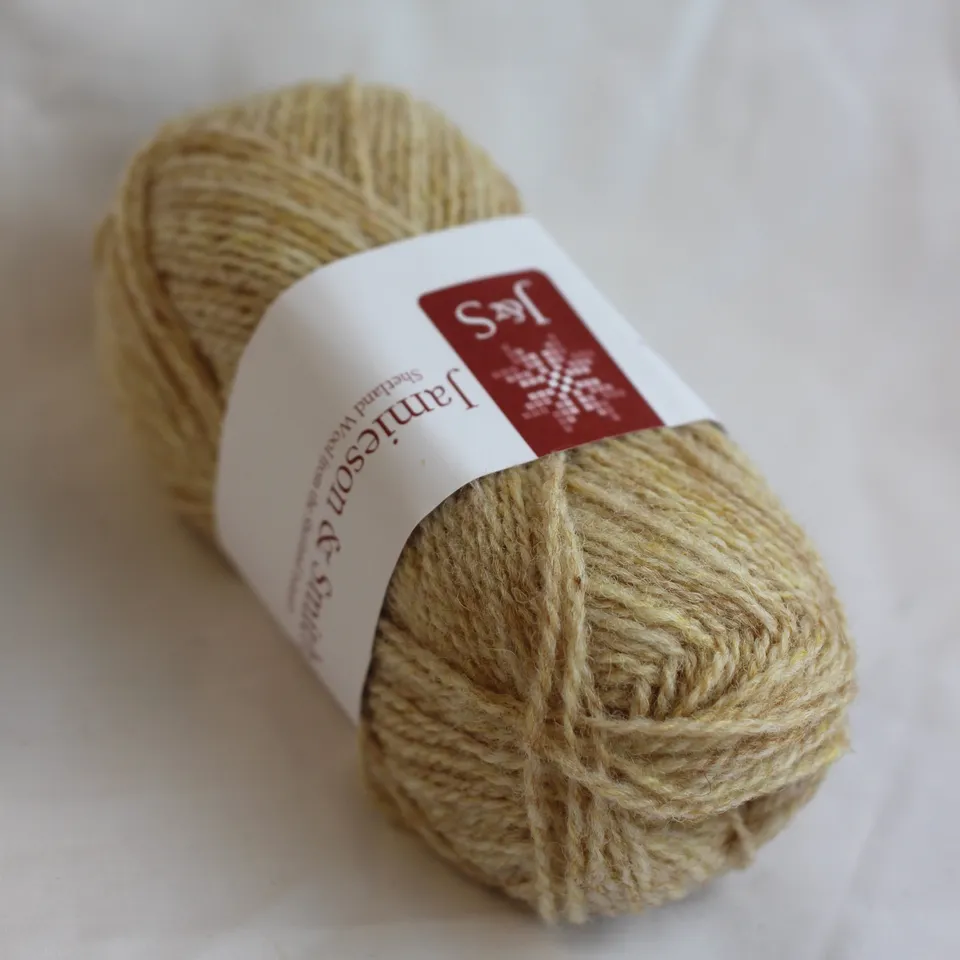 jamieson-smith-2ply-jumper-weight-pelote-fc43-jaune-fauve image 1