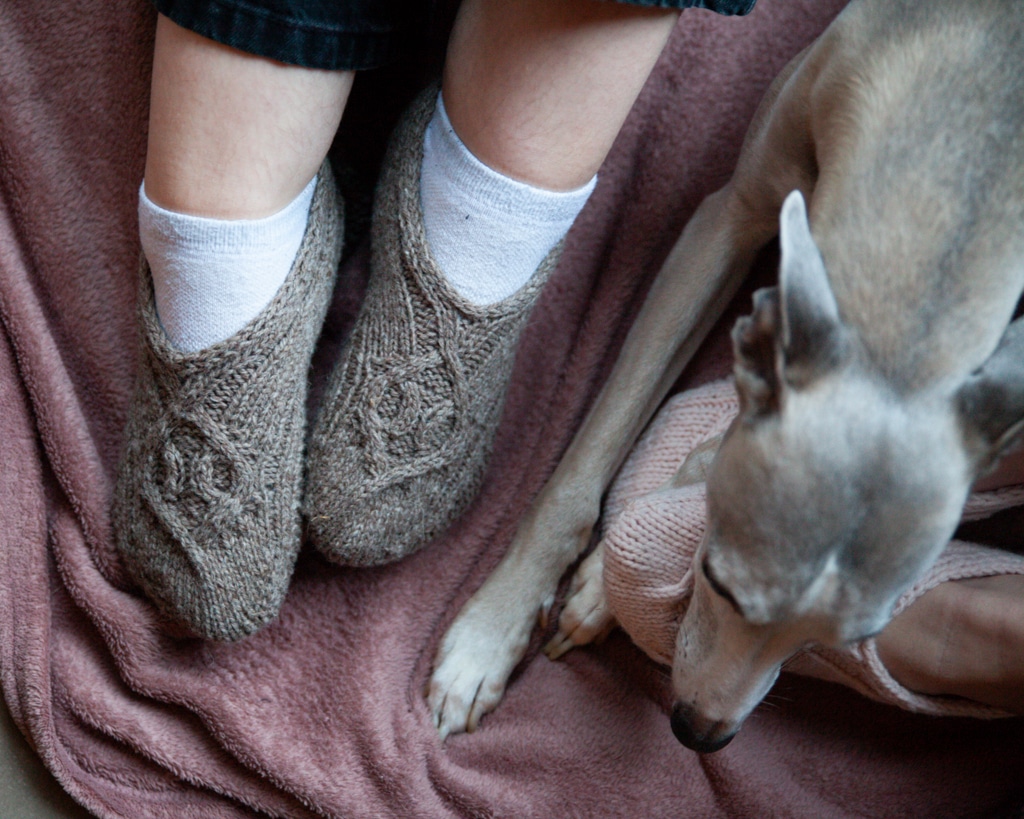 christallk-warm-me-up-slippers-patron-tricot-chaussons-pointure-xs-xxl image 3