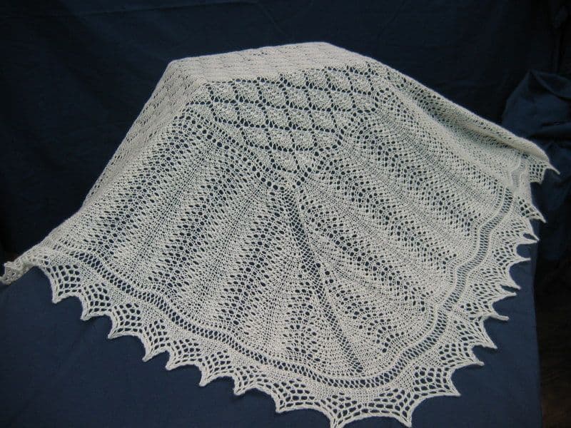 jamieson-s-lynda-shawl-patron-tricot-ch-le-ultra-9-pelotes image 1