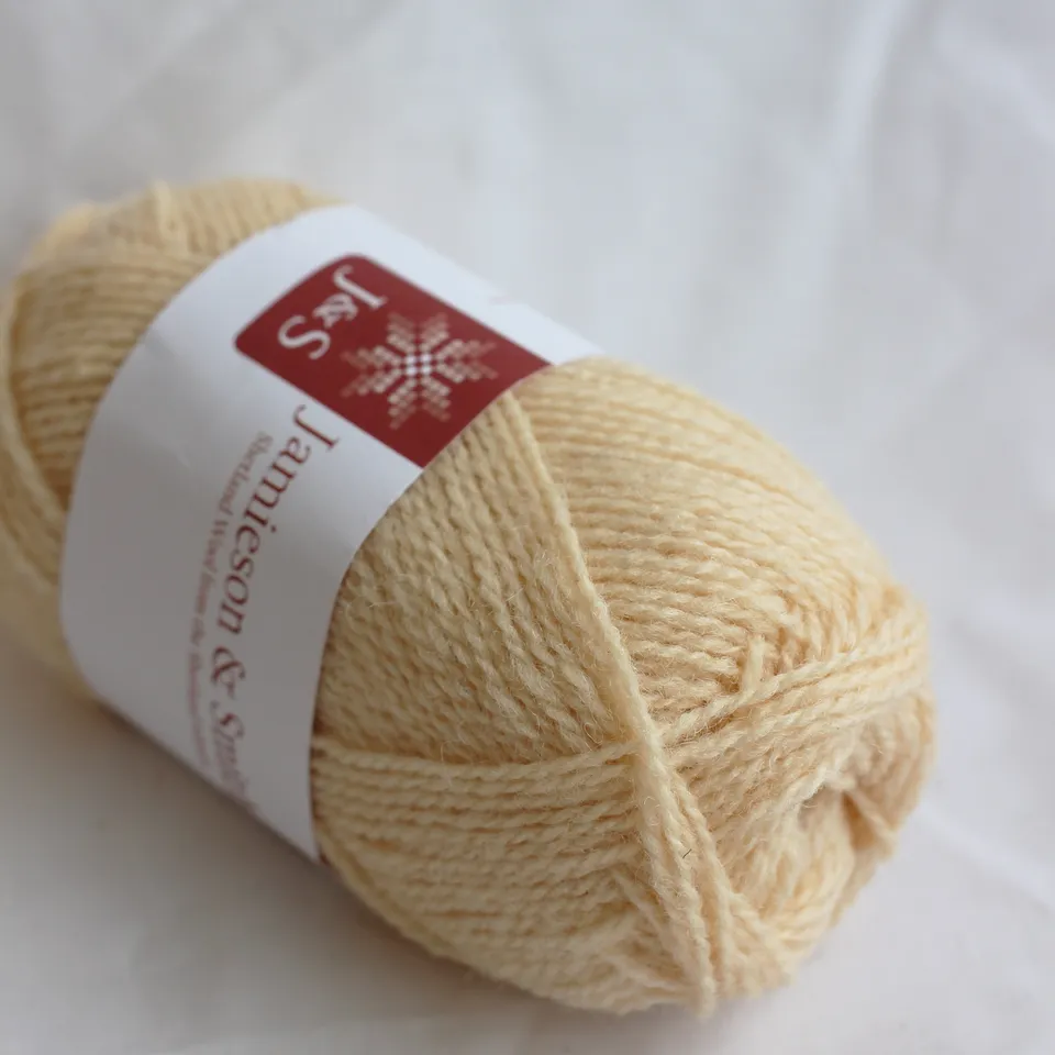 jamieson-smith-2ply-jumper-weight-fil-laine-teinte-53-p-che-25g image 1