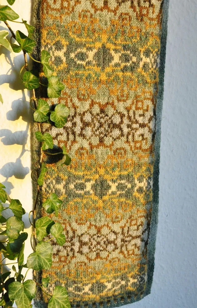 marion-schlenzka-autumn-leaves-scarf-patron-charpe-10-coloris image 1