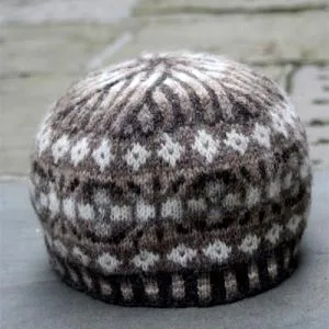 jamieson-smith-kits-kit-tricot-bonnet-yuglet-fair-isle image 1