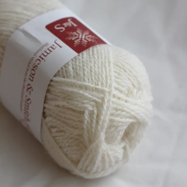 jamieson-smith-2ply-jumper-weight-pelote-teinte-1-25g-blanc image 1