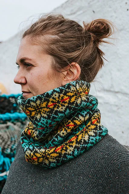 jamieson-smith-kit-radiant-star-cowl-kit-snood-fair-isle image 1