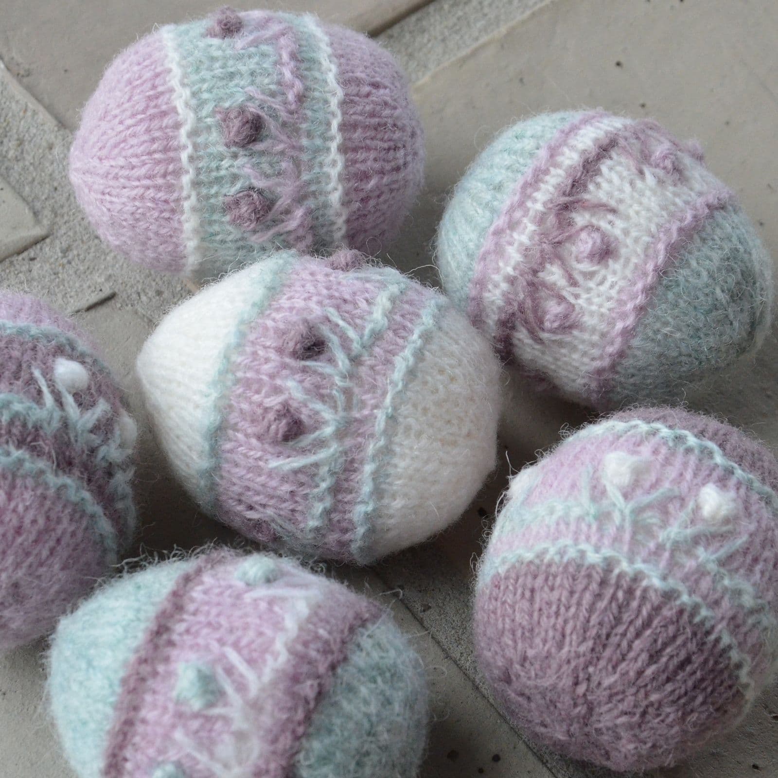 easter-egg-tina-vejl-andersen-kastaniestrik-patron-tricot image 1