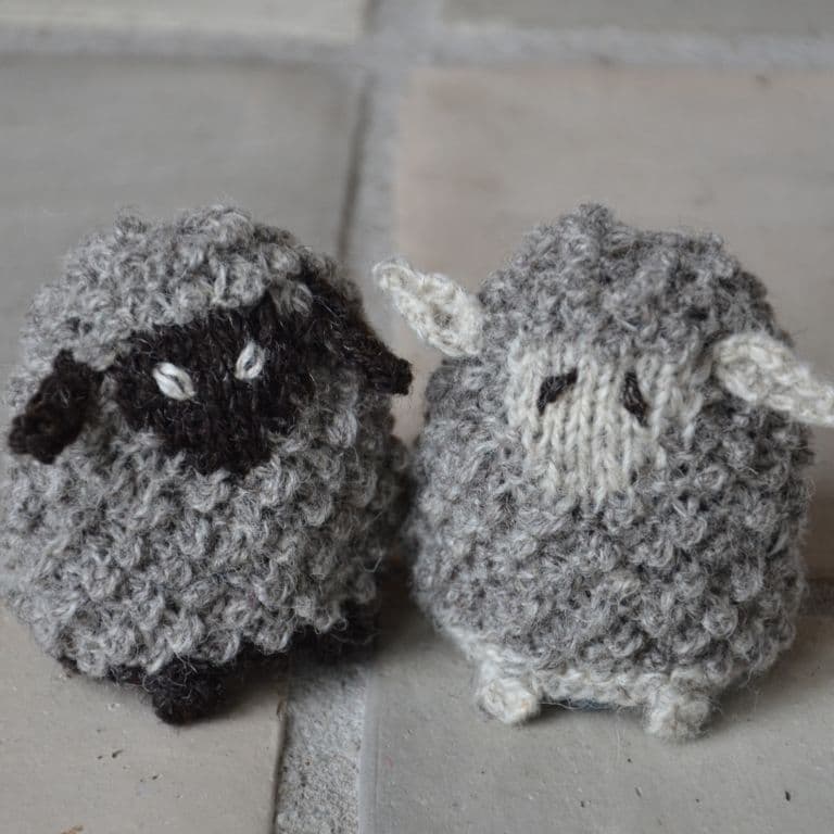 jamieson-s-sheep-tina-vejl-patron-tricot-mouton-cache-uf image 1