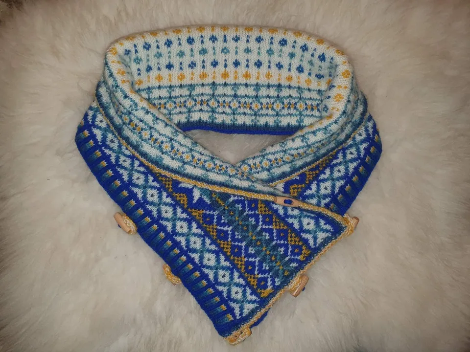 jamieson-s-harriet-s-cowl-patron-col-bleu-mri image 1