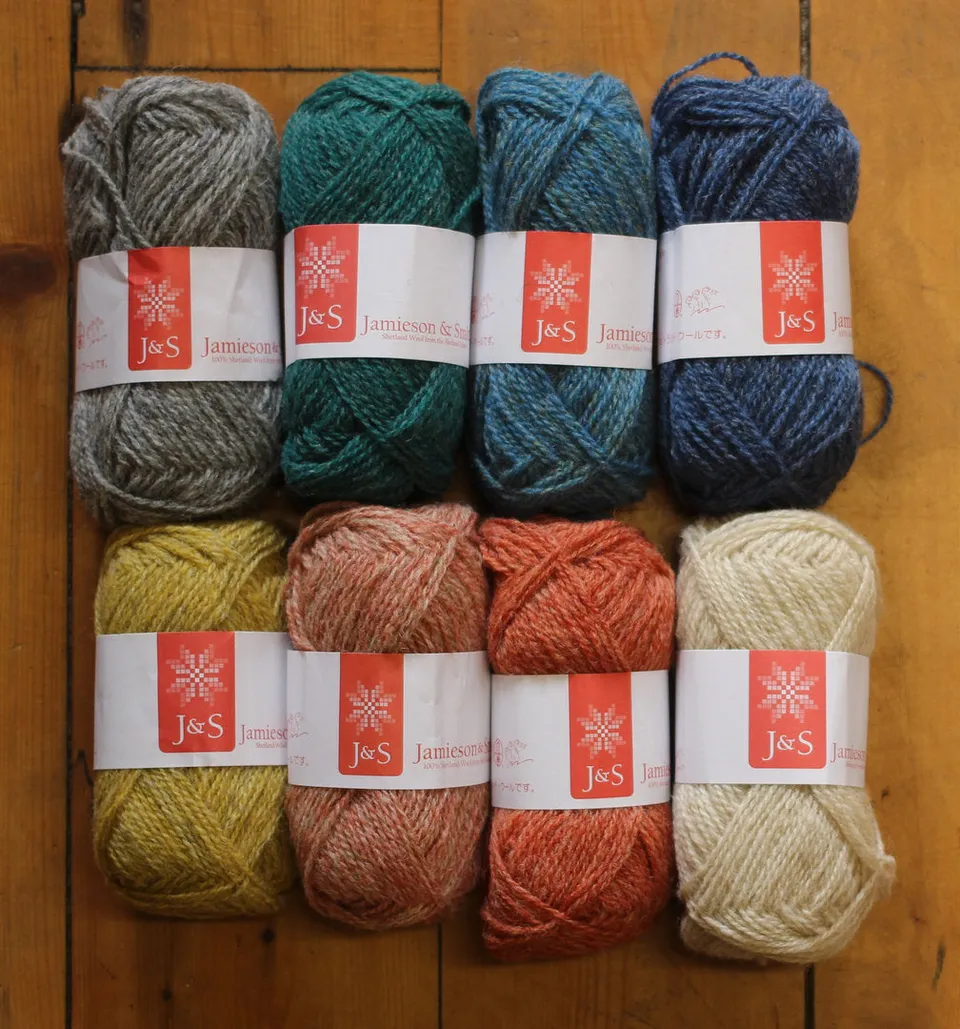 jamieson-smith-yarn-packs-patron-gudrun-johnston-kit-8-coloris image 1