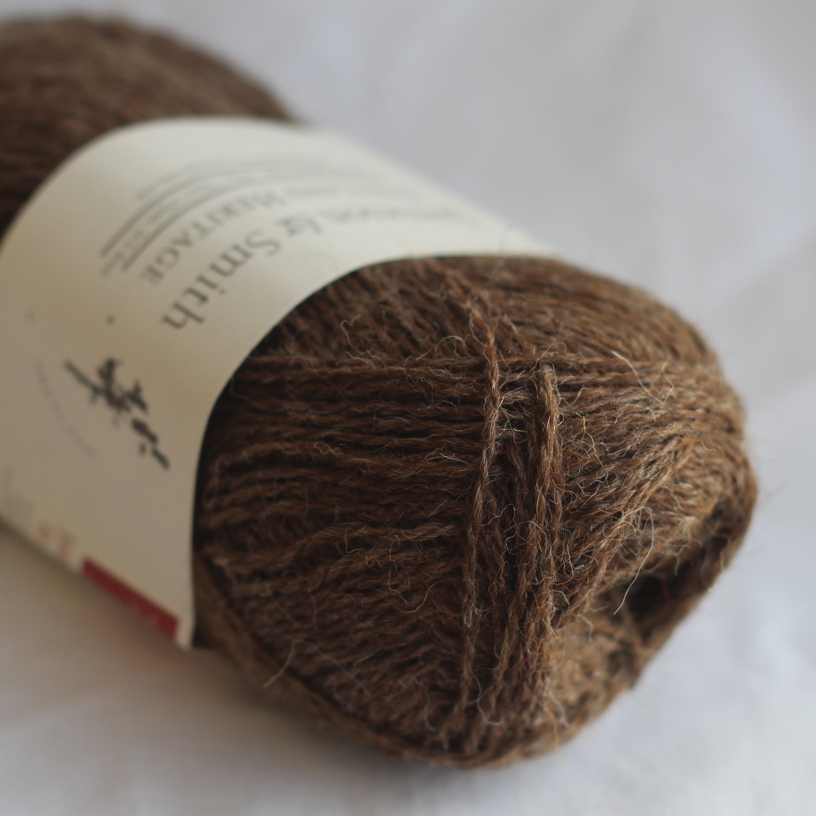 jamieson-smith-heritage-fil-naturel-moorit-25g image 1