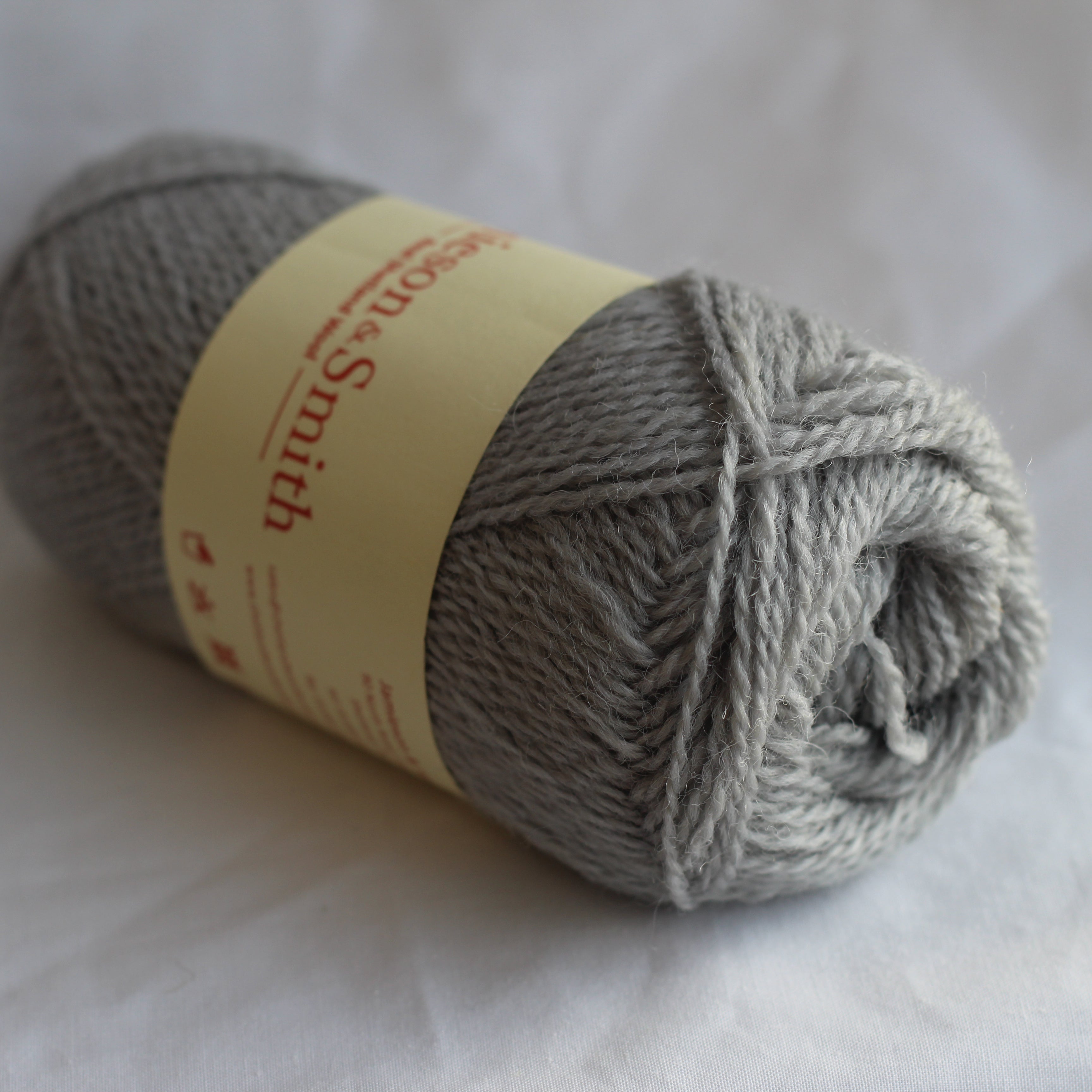 jamieson-smith-heritage-laine-silver-grey-25g-fingering image 1