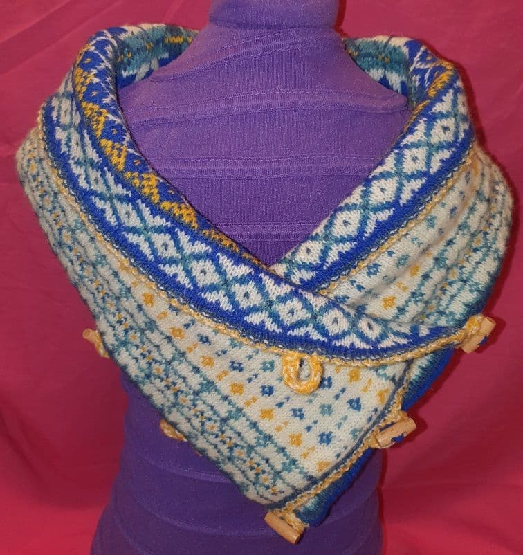 jamieson-s-harriet-s-cowl-patron-col-bleu-mri image 4