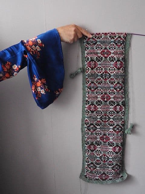 jamieson-s-smola-patron-tricot-charpe-jacquard image 2