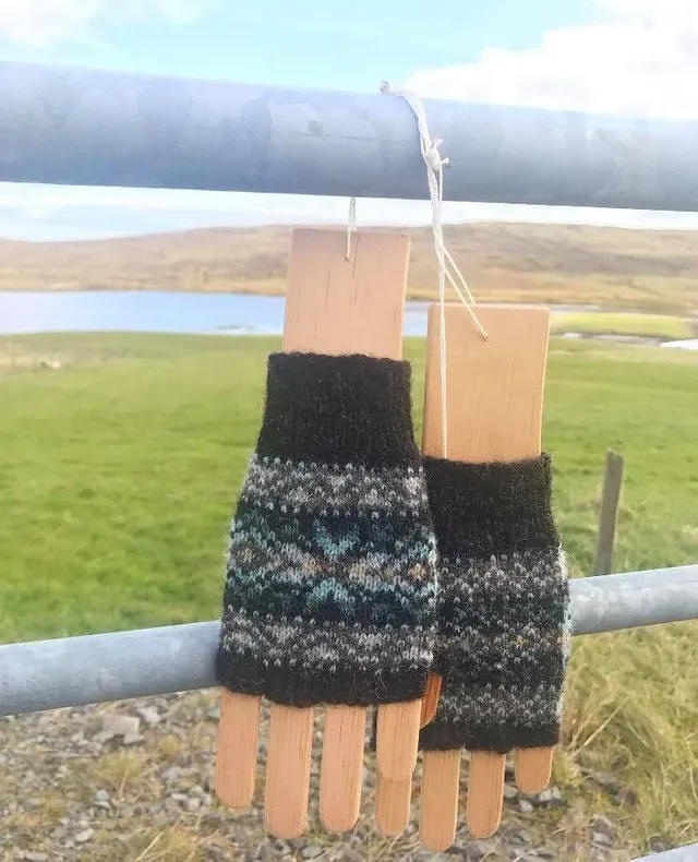 terri-malcolmson-beach-mitts-patron-mitaines-tricot image 1