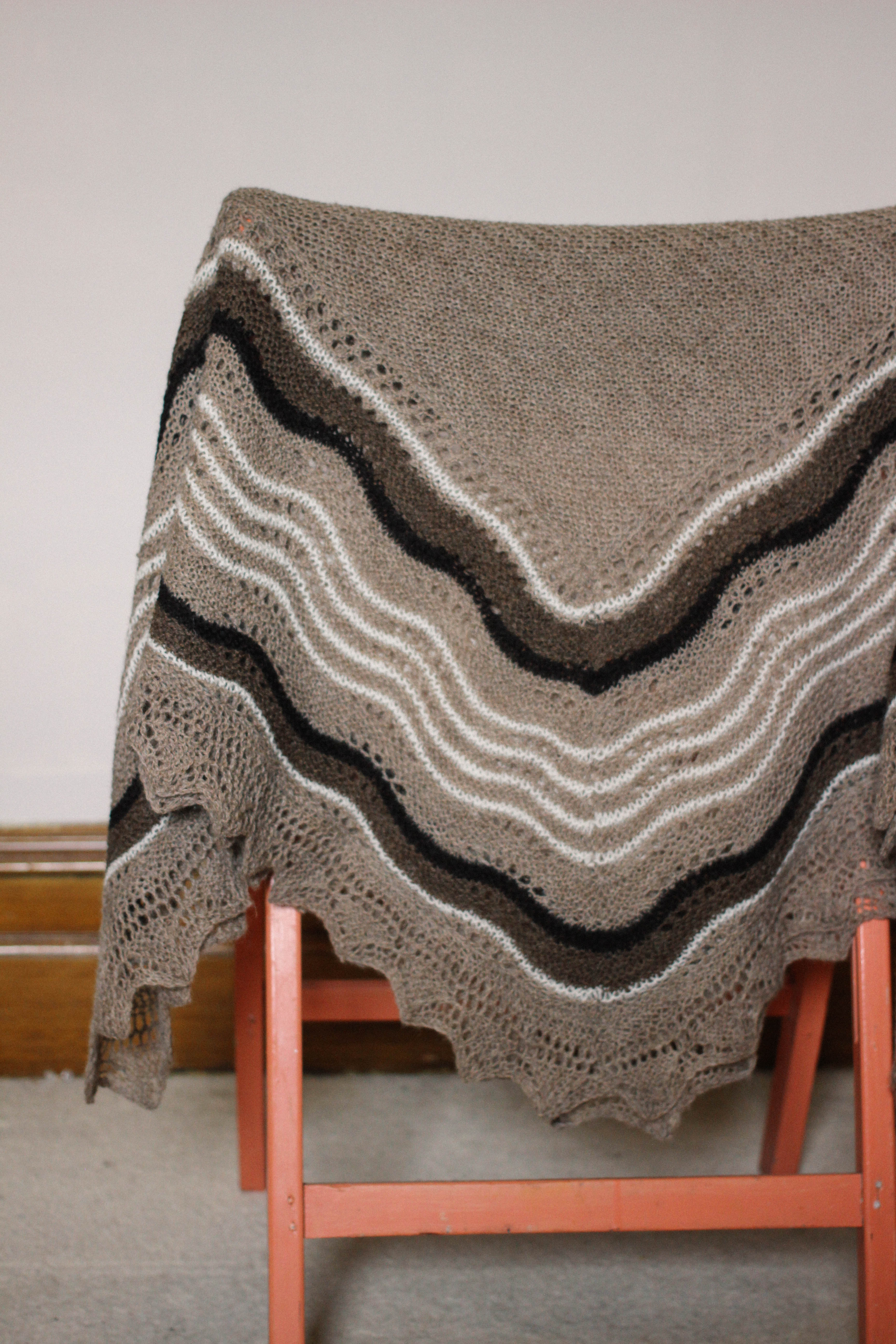 jamieson-smith-shoormal-hap-patron-ch-le-dentelle-shetland image 2