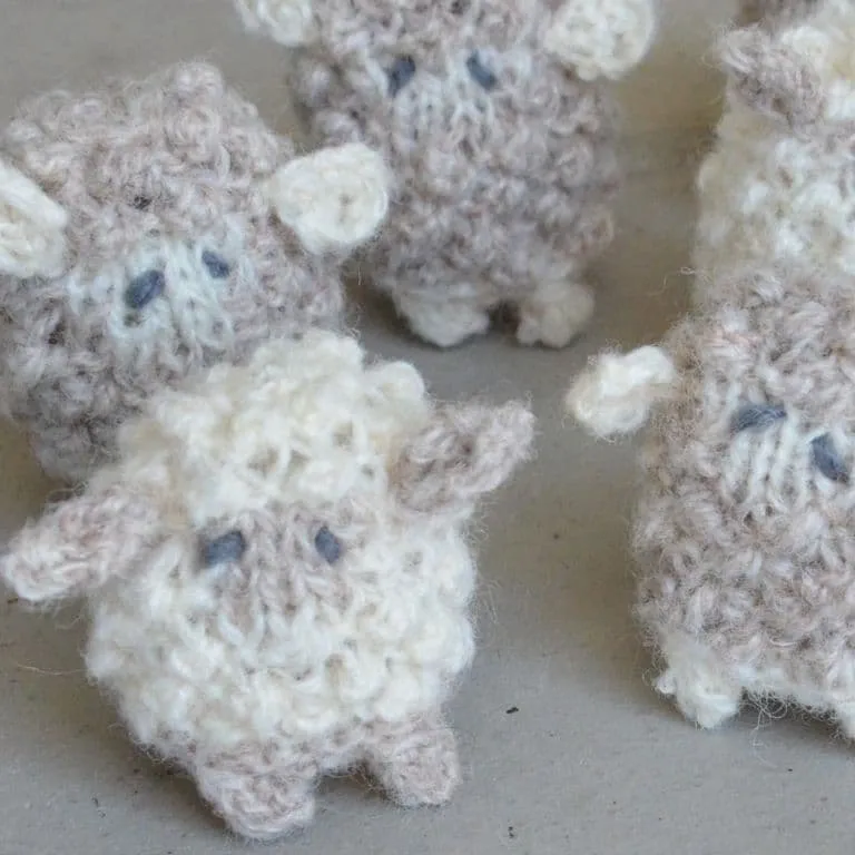 kastaniestrik-lamb-tina-vejl-patron-tricot-agneau-4-5-cm image 1