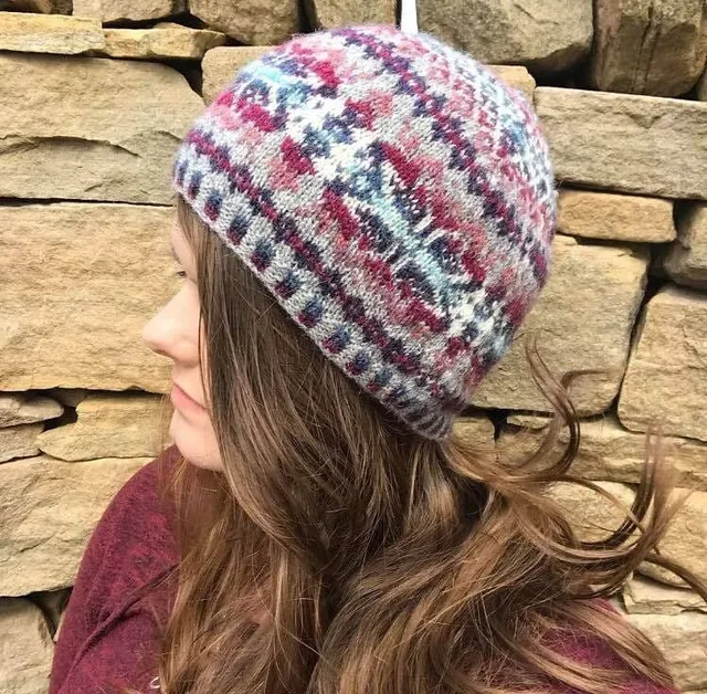 jamieson-s-tina-s-hat-patron-tricot-bonnet-adulte-spindrift image 1
