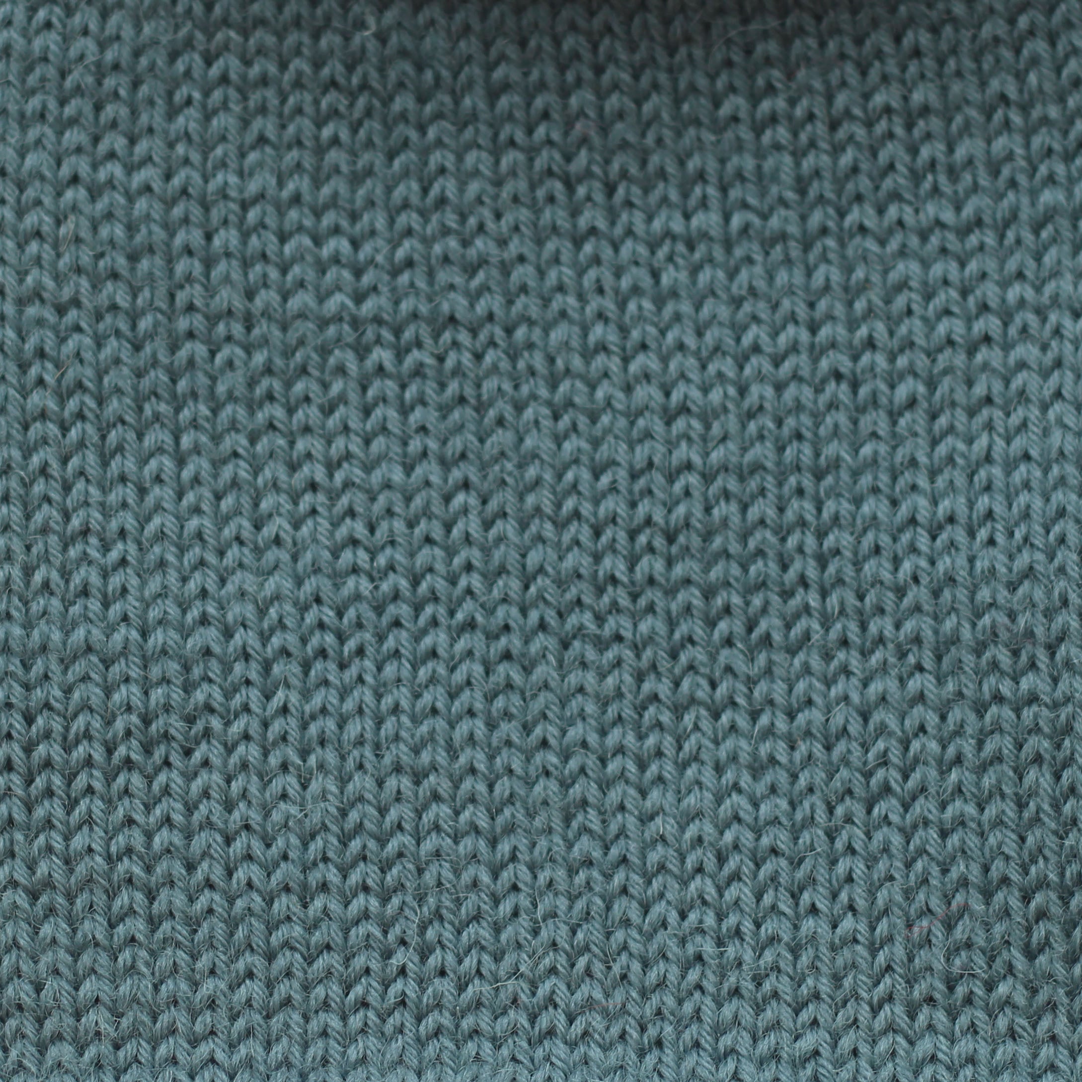 jamieson-smith-5ply-shetland-laine-airforce-bleu-50g image 2