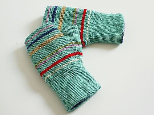jamieson-s-of-shetland-reversible-mittens-patron-tricot-moufles-dk image 3