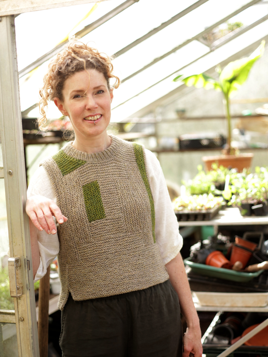 john-arbon-annual-kits-walled-garden-vest-kit-tricot-gilet-v1-warm-tones image 2