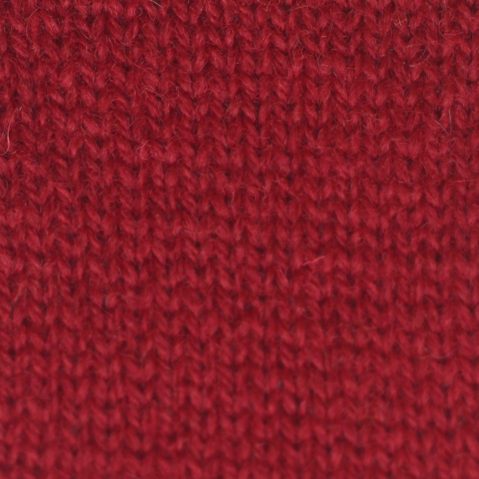 jamieson-smith-2ply-jumper-weight-fil-1403-pelote-25g-rouge image 2