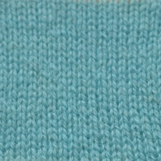 jamieson-smith-2ply-jumper-weight-fil-laine-c-ne-075-500g image 1