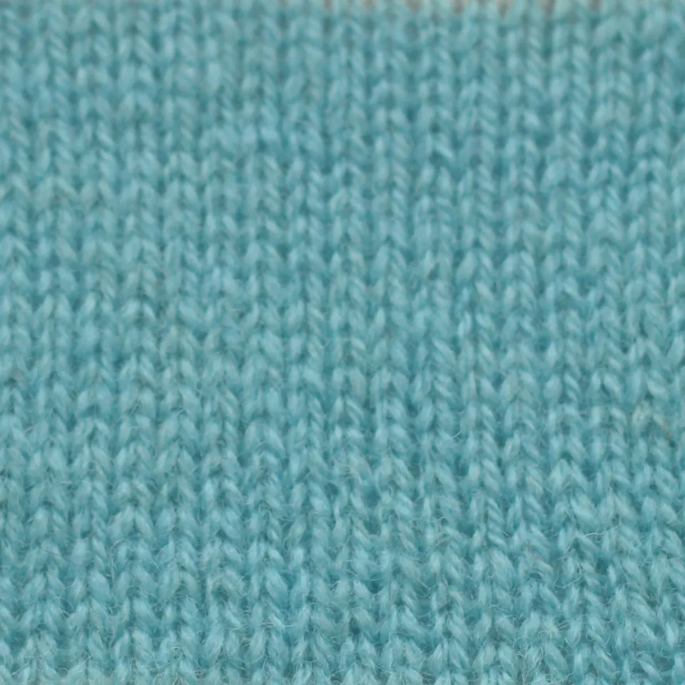 jamieson-smith-2ply-jumper-weight-fil-laine-c-ne-075-500g image 1