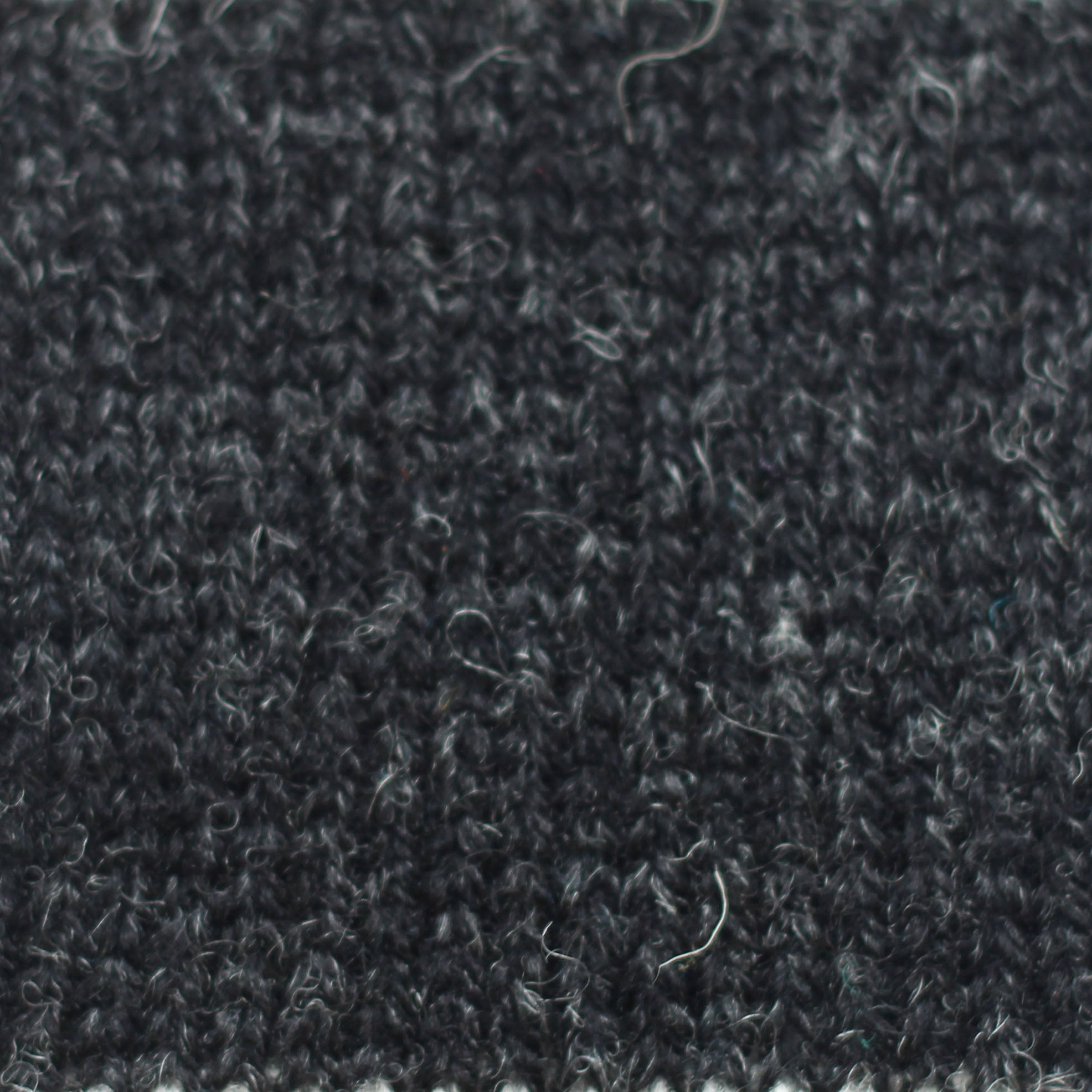 jamieson-smith-2ply-jumper-weight-c-ne-laine-teinte-081-500g image 1