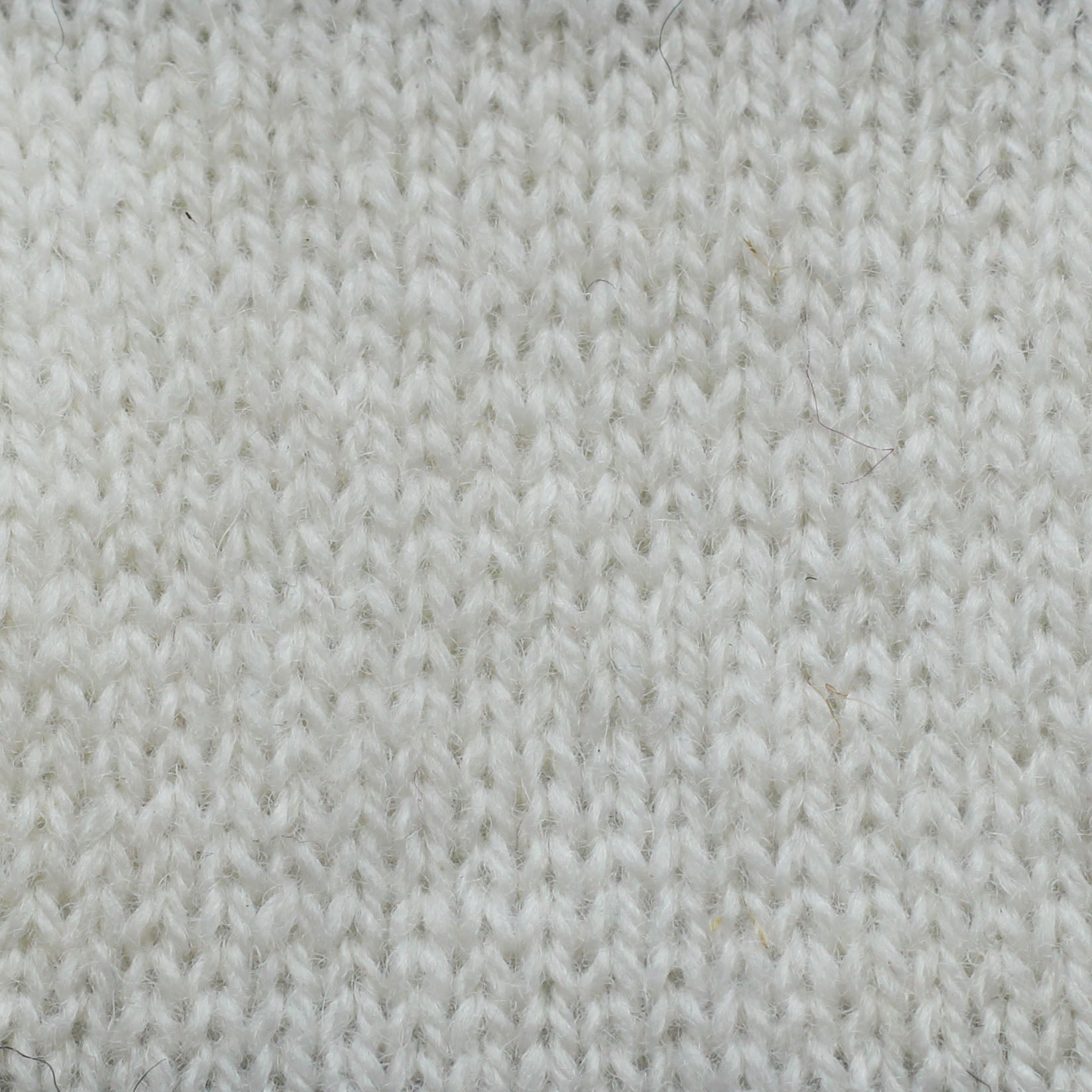 jamieson-smith-2ply-jumper-weight-fil-fingering-001-c-ne-500g image 1