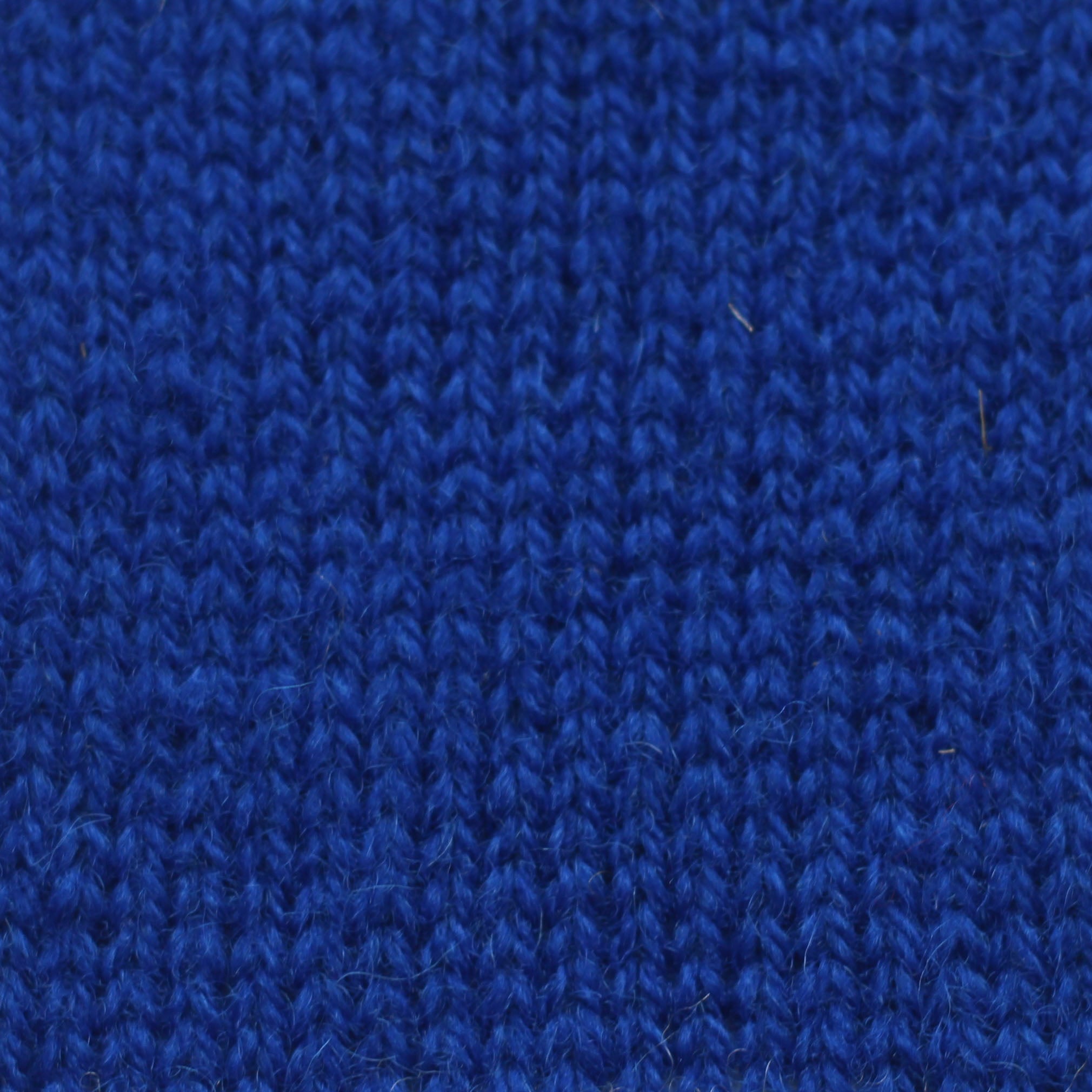 jamieson-smith-2ply-jumper-weight-shade-18-fil-bleu-vif-25g image 2