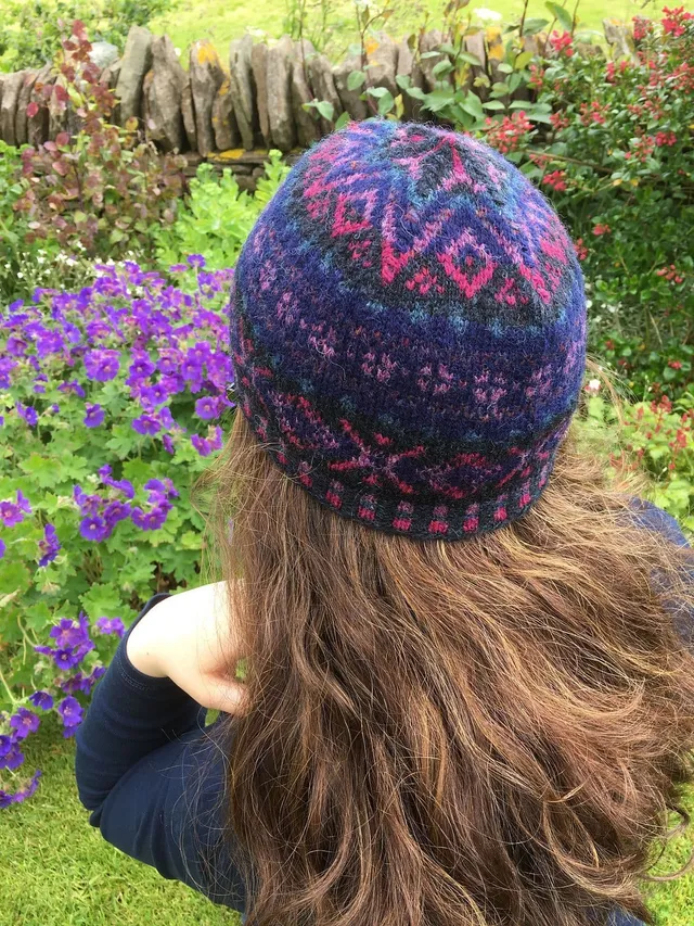 jamieson-s-cosmos-kep-wilma-malcolmson-patron-bonnet-jacquard image 1