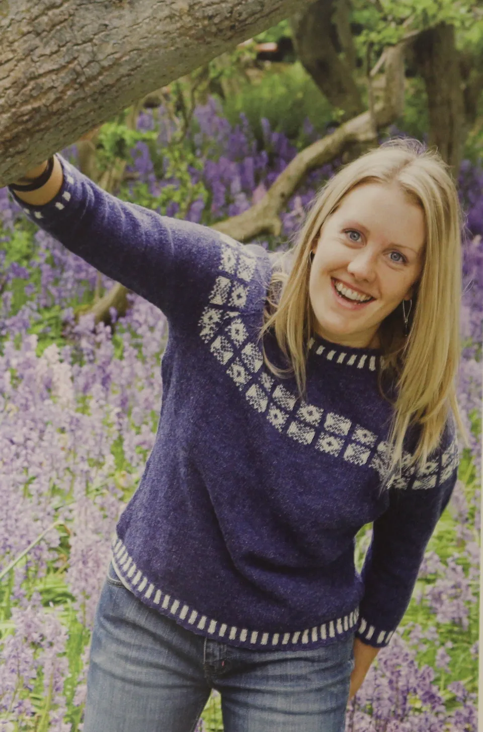 jamieson-smith-patron-bluebell-pull-lace-papier image 1